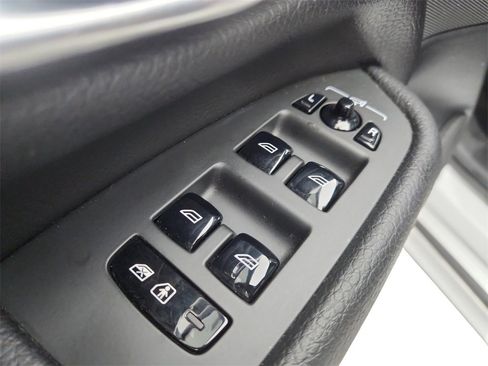 Used 2017 Volvo XC90 T6 Momentum w/ Vision Package image 21