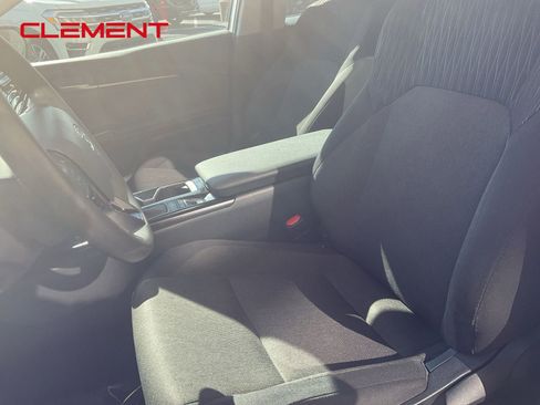 Used 2025 Toyota Camry LE image 21