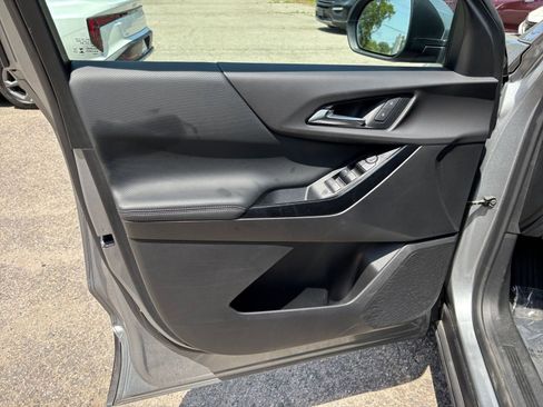 Used 2025 Chevrolet Equinox LT FWD image 18