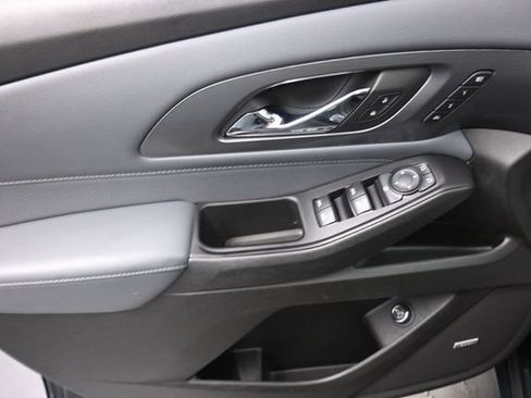 Used 2019 Chevrolet Traverse Premier w/ Driver Confidence II Package FWD image 9