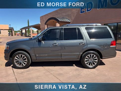 Used 2015 Lincoln Navigator 2WD image 5
