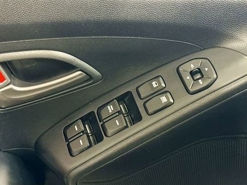 Used 2014 Hyundai Tucson GLS image 17