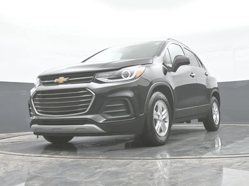 Used 2020 Chevrolet Trax LT w/ LT Convenience Package image 36