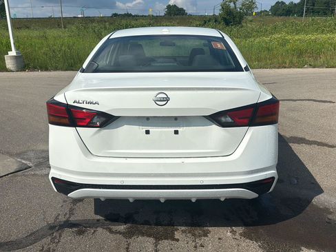 Used 2025 Nissan Altima 2.5 SV FWD image 4