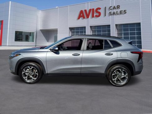 Used 2025 Chevrolet Trax LT w/ LT Convenience Package FWD image 10