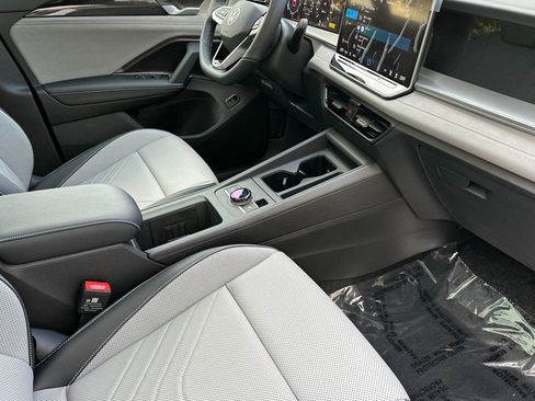 New 2026 Volkswagen Tiguan SE R-Line image 15