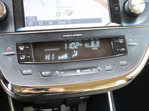 Used 2018 Toyota Avalon XLE Premium image 25