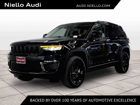 Used 2023 Jeep Grand Cherokee Limited w/ Black Appearance Package AWD/4WD image 1