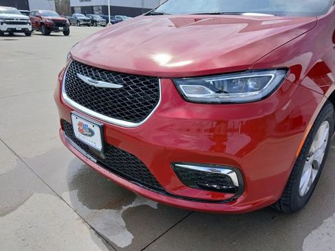 New 2026 Chrysler Pacifica Select AWD/4WD image 9