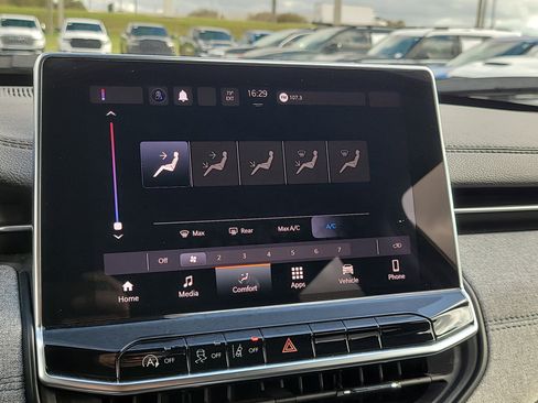 Used 2023 Jeep Compass Sport image 22