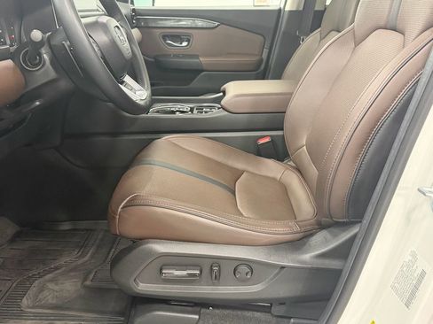 Used 2025 Honda Pilot Elite image 14