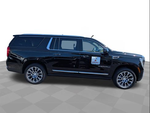 New 2026 GMC Yukon XL Denali w/ Denali Reserve Package image 3