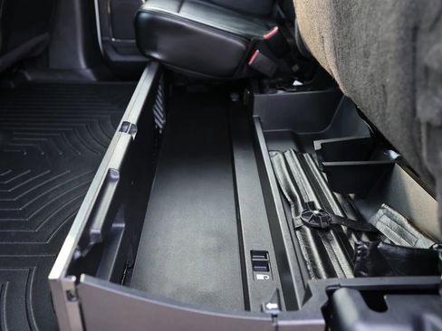 Used 2017 Ford F250 Lariat w/ Chrome Package image 36