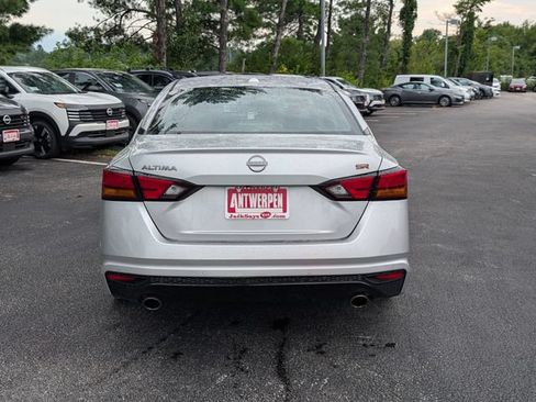 Used 2024 Nissan Altima 2.5 SR w/ SR Premium Package FWD image 4