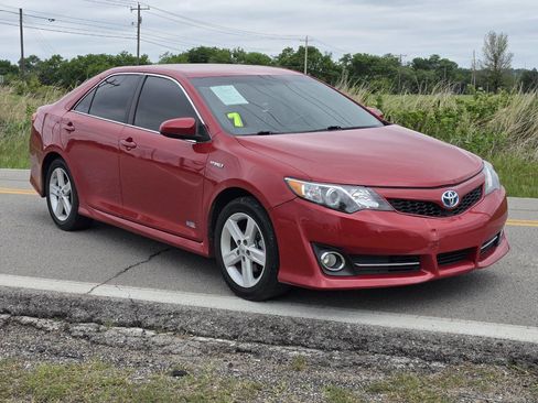 Used 2014 Toyota Camry SE FWD image 1