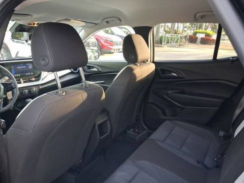 Used 2024 Chevrolet Trax LS w/ LS Convenience Package FWD image 5