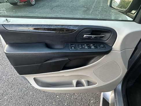 Used 2014 Dodge Grand Caravan SXT FWD image 15