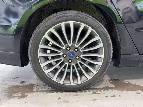 Used 2017 Ford Fusion SE w/ Fusion SE Technology Package image 8