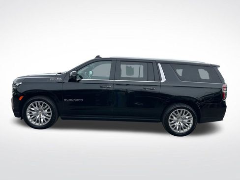Used 2023 Chevrolet Suburban High Country AWD/4WD image 2