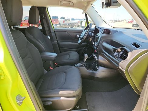 Certified 2017 Jeep Renegade Altitude FWD image 13