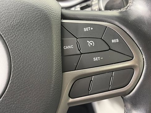 Used 2021 Jeep Cherokee Latitude Lux w/ Comfort/Convenience Group image 18