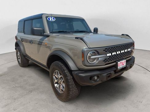 Used 2025 Ford Bronco Badlands AWD/4WD image 3