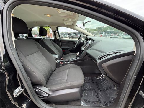 Used 2017 Ford Focus SE FWD image 29