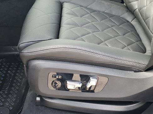 New 2026 BMW X7 xDrive40i w/ Premium Package image 9