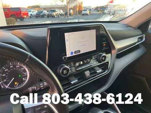 Used 2024 Toyota Highlander LE FWD image 24