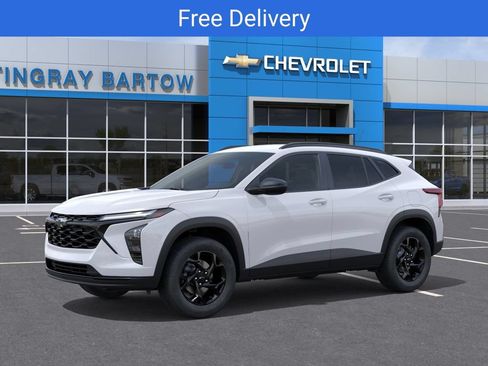 New 2026 Chevrolet Trax LT w/ Driver Confidence Package FWD image 2