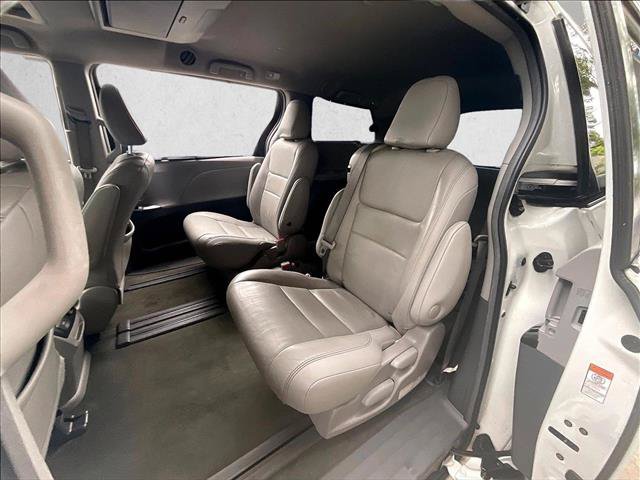 Used 2017 Toyota Sienna XLE FWD image 27