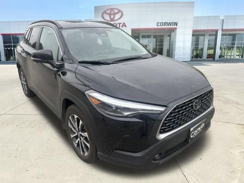Used 2025 Toyota Corolla Cross XLE w/ Convenience Package AWD/4WD image 2