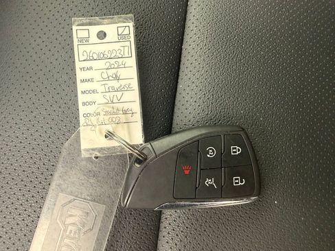 Used 2024 Chevrolet Traverse LT image 39