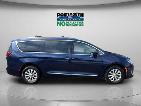 Used 2017 Chrysler Pacifica Touring-L FWD image 29