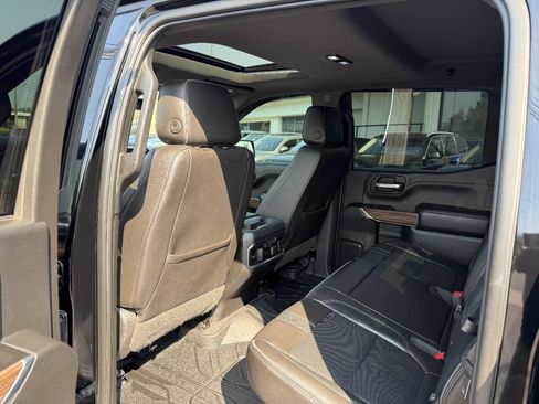 Used 2019 Chevrolet Silverado 1500 High Country w/ High Country Premium Package AWD/4WD image 38