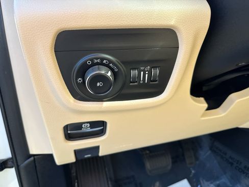 Used 2022 Jeep Grand Cherokee L Limited image 21