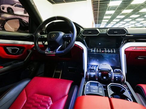 Used 2021 Lamborghini Urus AWD/4WD image 20