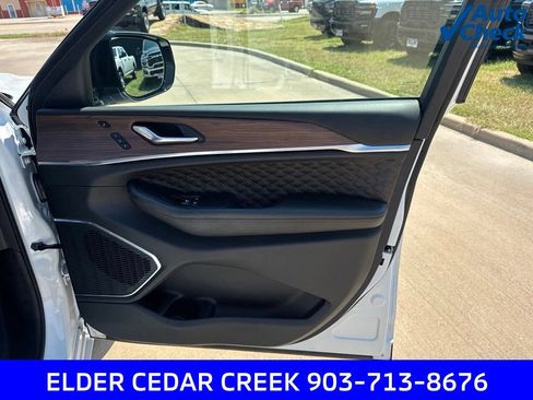 Used 2025 Jeep Grand Cherokee Summit w/ Obsidian Package AWD/4WD image 26