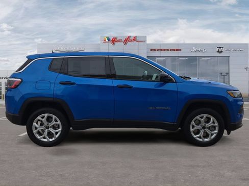 Used 2025 Jeep Compass Sport AWD/4WD image 6