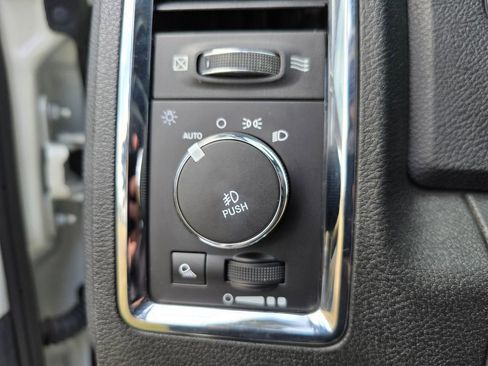 Used 2016 RAM 3500 Laramie w/ Convenience Group image 25