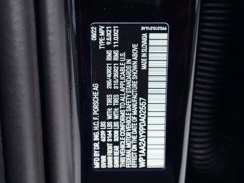 Certified 2023 Porsche Cayenne Platinum Edition image 29