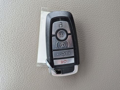 Used 2020 Ford Expedition Limited image 32