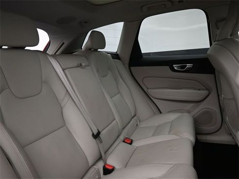 Used 2022 Volvo XC60 B6 Inscription w/ Advanced Package image 33