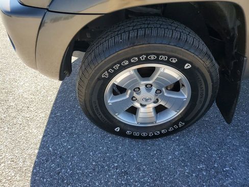 Used 2011 Toyota Tacoma PreRunner image 17