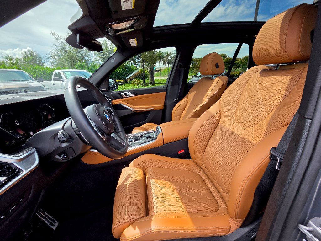 Used 2025 BMW X5 sDrive40i w/ M Sport Package RWD image 19