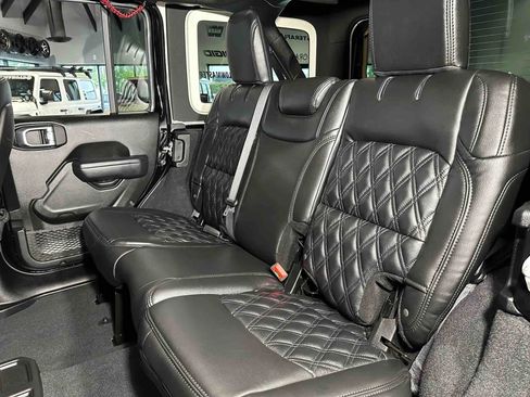 Used 2022 Jeep Wrangler Unlimited Rubicon w/ Xtreme Recon 35" Tire Package image 21