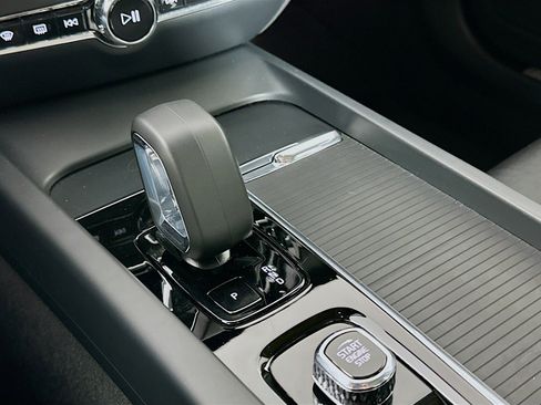 Used 2024 Volvo S60 B5 Core image 25