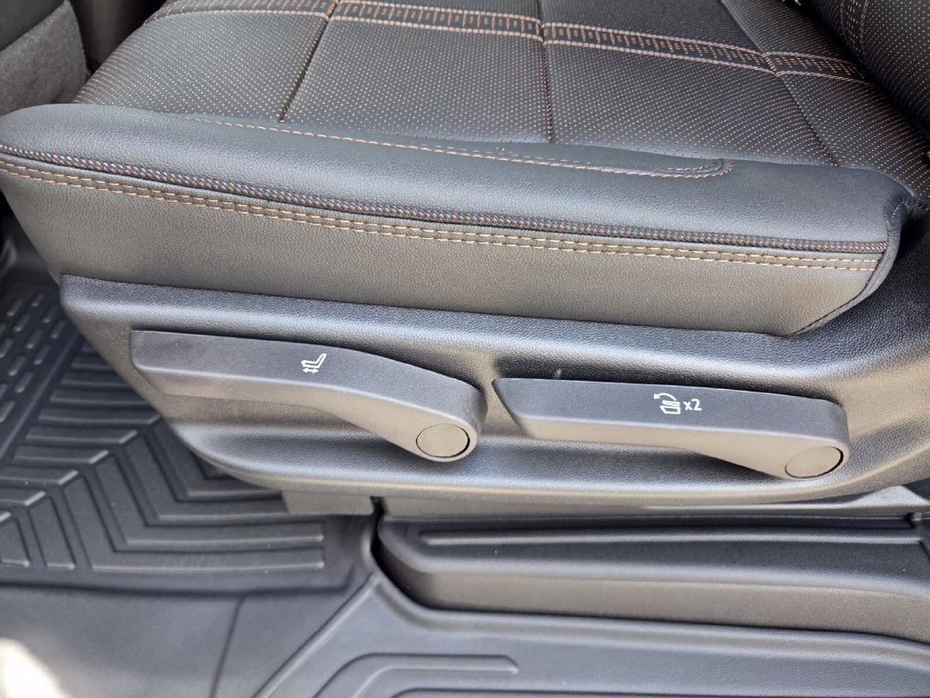 Used 2026 Chevrolet Suburban High Country RWD image 10
