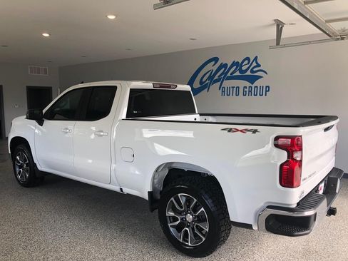 Used 2023 Chevrolet Silverado 1500 LT AWD/4WD image 2