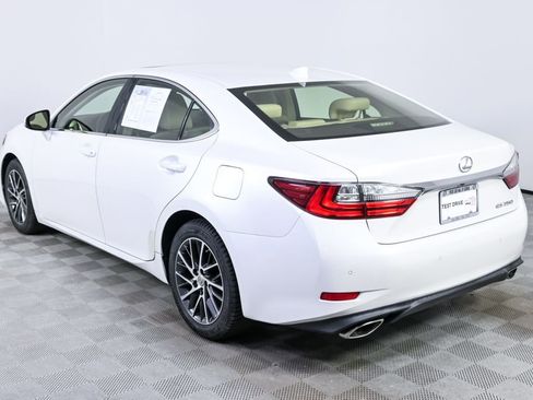 Used 2016 Lexus ES 350 w/ Luxury Package w/Wood Trim image 4